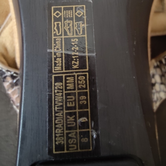 Vionic snake print sandals - Picture 7 of 8